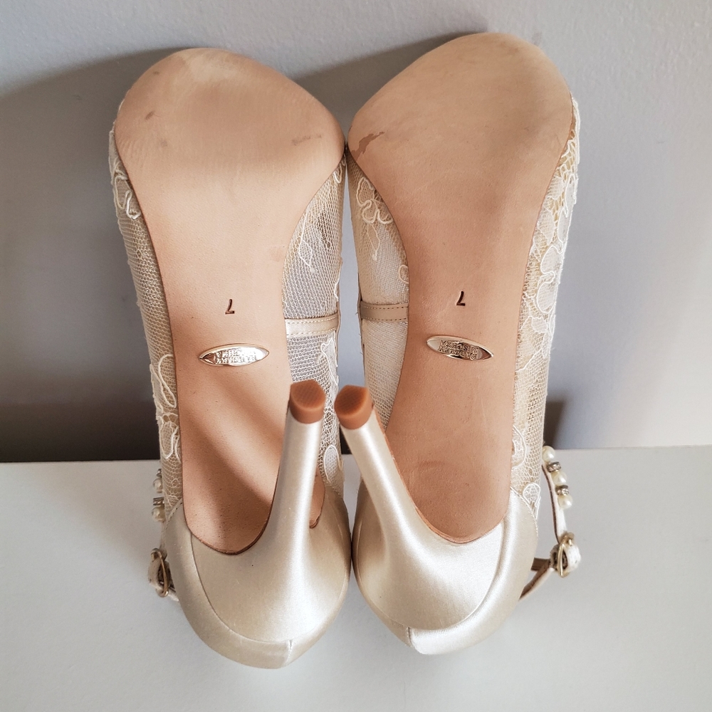 Badgley Mischka Lesley heels NIB - Picture 2 of 6